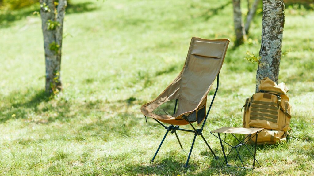 静かな森でキャンプ