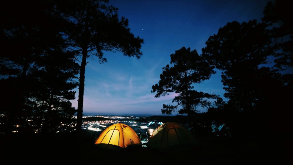 キャンプで静かな夜を過ごす